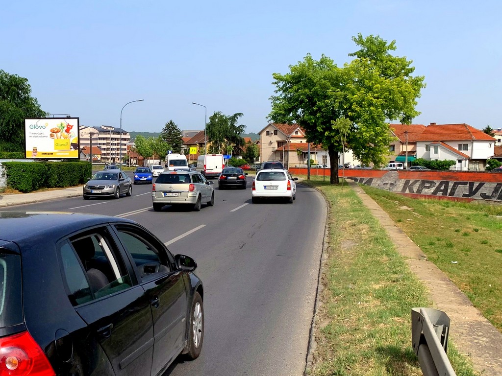 BB-389-B-površina 4x3m, Lepenicki bulevar, ispred trga Crvenog barjaka i raskrsnice sa ulicama 27.marta i Kosovske u smeru ka Batocini i auto-putu