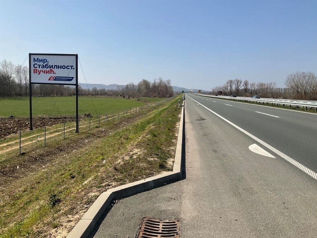 MB-004-B, površina 5x3m - neosvetljen - auto-put Miloš Veliki - lice ka Beogradu, 300m pre iskljucenja za Nepričavu