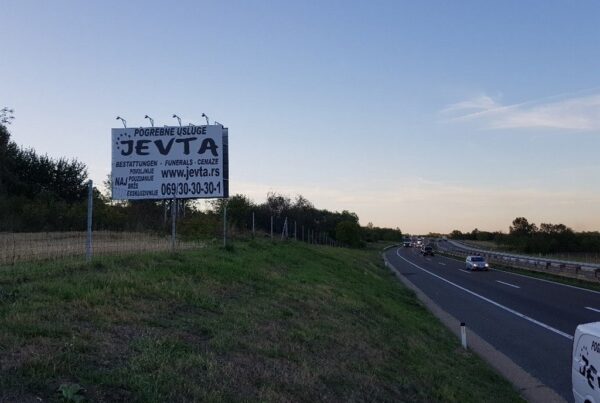 MB - 007 - B - 8x5 - osvetljen - Krnjevo, auto-put Niš-Beograd, 6 km posle isključenja za Veliku Planu, lice ka Beogradu