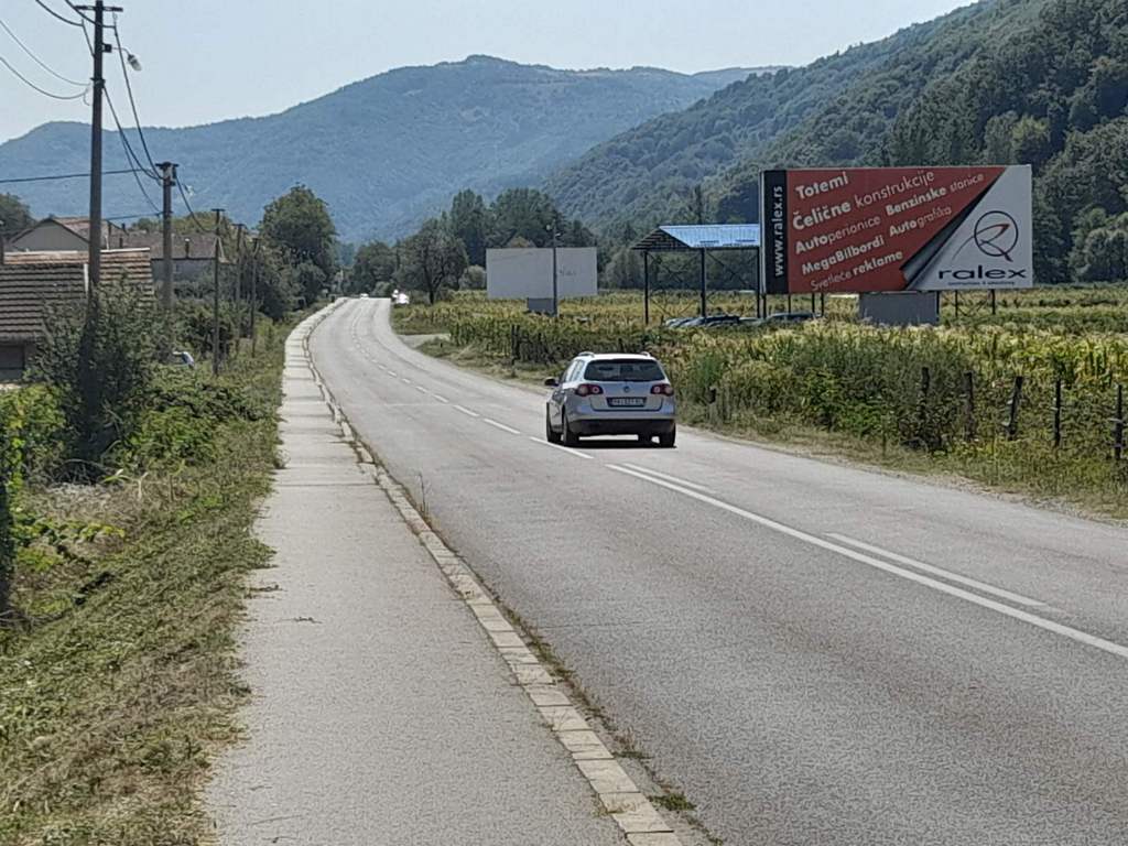 Megabord 009 A površina 8 x 3,5m - Kopaonik - na putu Brus - Kruševac, naselje Tršanovci, 2 km od Brusa, lice ka Kruševcu.