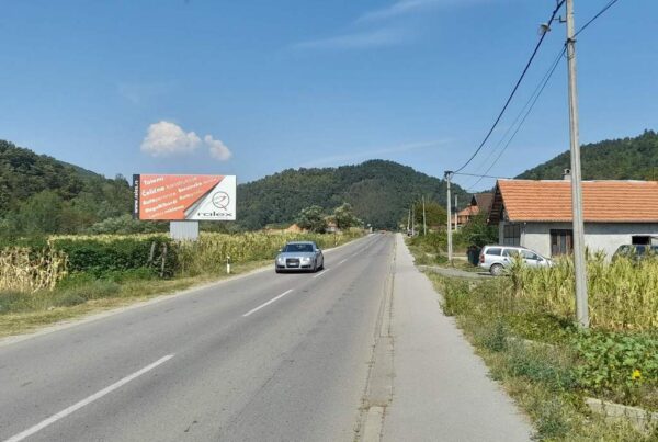 Megabord 009 B površina 8 x 3,5m - Kopaonik - na putu Kruševac - Brus, naselje Tršanovci, 2 km pre Brusa, lice ka Kopaoniku.