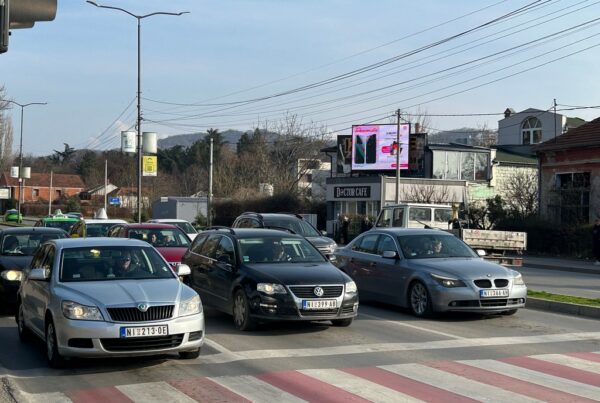 Led Ekran 108, površina 4x3m, Bulevar Zorana Djindjica 58, na raskrsnici ispred Kliničkog centra Niš