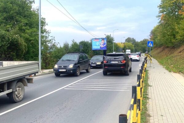 Bilbord BB-408 B Kraljevo, površina 4x3m, ulica Vojvode Stepe, isped kružnog toka u blizini firme Eurotay, Tempo i Rode i fabrike Leoni