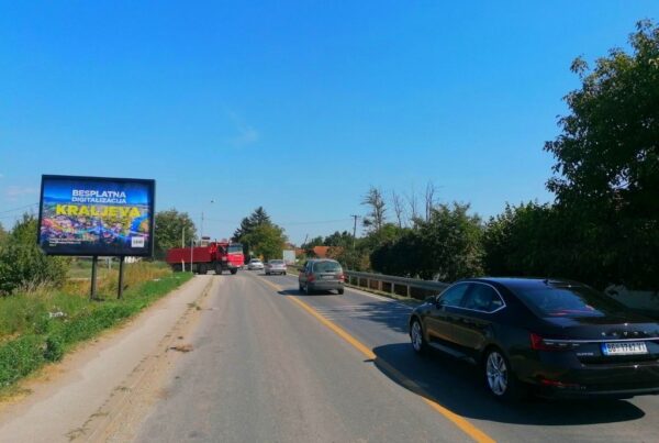 Bilbord BB-410 B, površina 4x3m, ulica Ibarski put, tranzit, Ibarska magistrala, ulaz u Kraljevo iz Čačka, industrijska zona