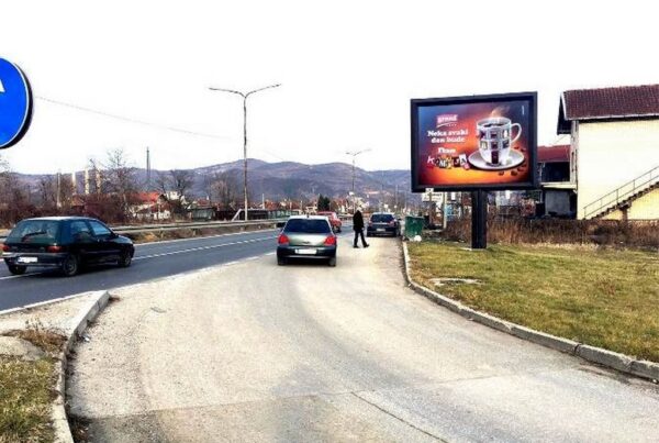 Bilbord BB-411 A, površina 4x3m, ulica Dositejeva, u blizini Dis marketa, izlaz iz Kraljeva prema Kragujevcu