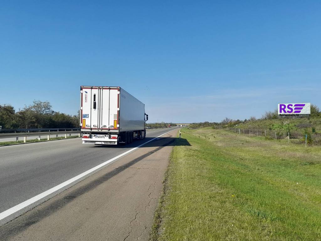 MB 010 A površine 10x3,8m, Lokacija auto put Niš - Beograd, na pola puta izmedju Paraćina i Ćuprije