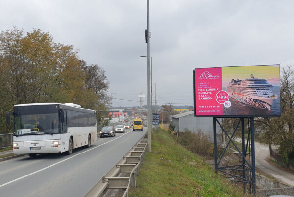 Led ekran 113-a, površina 5x3m, Kraljevo, kružni tok, Industrijska zona Šeovac-Adrani, Ibarska magistrala, u pravcu Čačka i auto puta Miloš Veliki