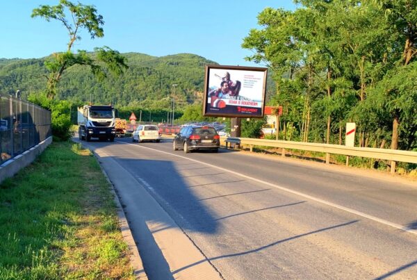 Bilbord BB-412 A, površina 4x3 metara, lokacija Kraljevo, ulica Dositejeva, izlaz iz Kraljeva ka Kragujevcu
