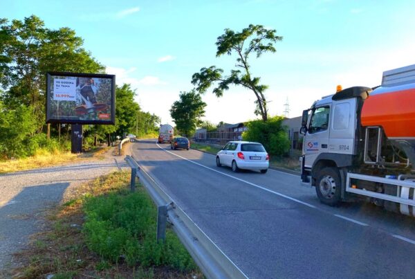 Bilbord BB-412 B, površina 4x3 metara, lokacija Kraljevo, ulica Dostejeva ulaz u Kraljevo iz pravca Kragujevca
