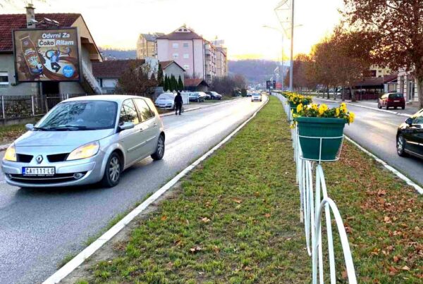 Bilbord BB-423-B, površina 4x3 metara, lokacija bulevar Vuka Karadžića, širi centar, Avenija Lipa, preko puta Stop Shopa