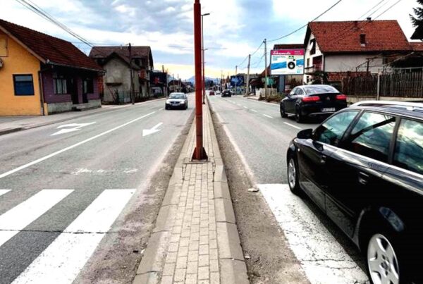 Bilbord BB-424-A, površina 4x3 metara, lokacija bulevar Tanaska Rajića, od kružnog toka na trazitu ka centru grada
