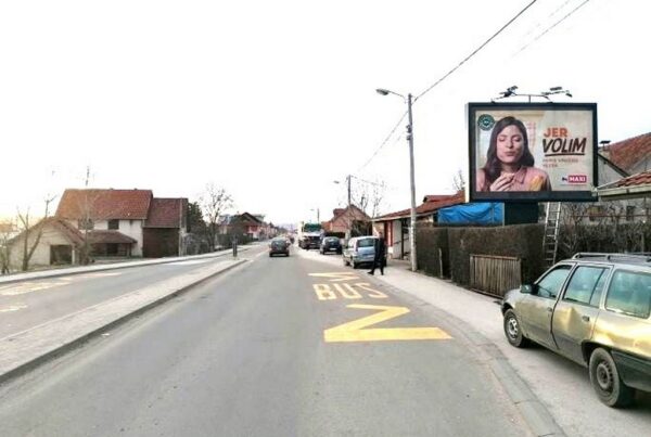 Bilbord BB-425-A, 4x3 metara, lokacija bulevar Tanaska Rajić, odmah nakon skretanja sa kružnog toka na tranzitu, u pravcu centra Čačka