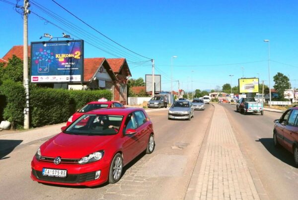 Bilbord BB-425-B, 4x3 metara, bulevar Tanaska Rajića, pre uključenja na kružni tok i tranzit za Zlatibor i Beograd u pravcu kružnog toka