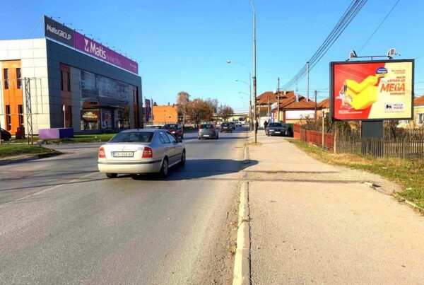 Bilbord BB 429 A, površina 4x3 metara, ulica doktora Dragiše Mišovića, preko puta salona Matis i novog tržnog centra, pravac prema centru