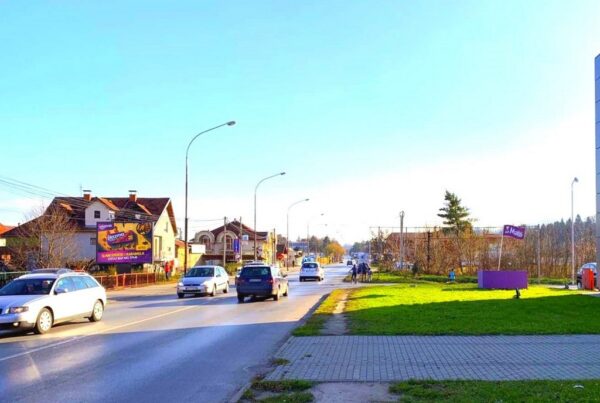 Bilbord BB 429 B, površina 4x3 metara, ulica doktora Dragiše Mišovića, preko puta salona Matis i novog tržnog centra, pravac prema Kraljevu