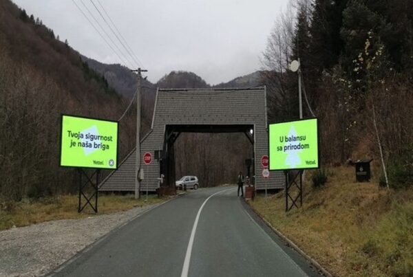 Led Ekran 120, površina 3x2 metara, lokacija Brezeće, ulaz u Nacionalni Park Kopaonik iz pravca Brusa