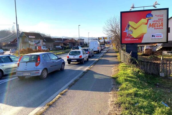 Bilbord BB 430 A, površina 4x3 metara, bulevar Oslobodilaca Čačka, tranzit, pre raskrsnice sa ulicom Kneza Miloša, pravac ka Užicu i Zlatiboru