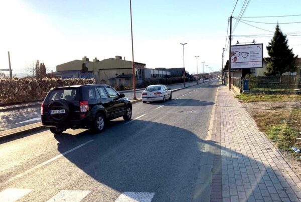 Bilbord BB 431 A, površina 4x3 metara, lokacija Bulevar Tanska Rajića, u blizini kružnog toka, pravac ka centru