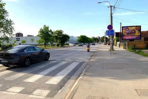 Bilbord BB 434 A, površina 4x3 metara, Ulica Ljube Tripkovića, tranzit, odmah pored ulaza u Shopping park