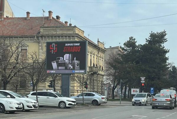 Led Ekran 123, površina 4x3 metara, lokacija Kikinda - na raskrsnici ulice Svetosavske i Đoke Radaka
