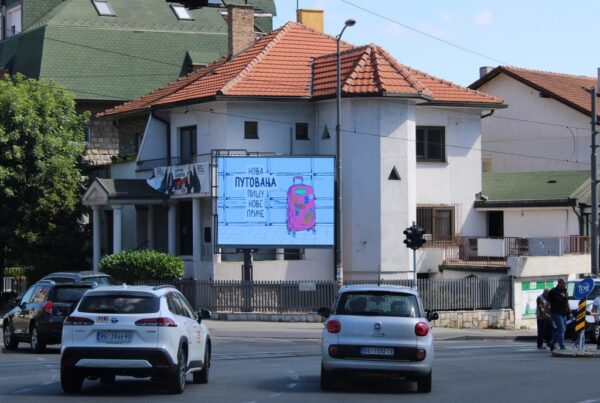 Led Ekran 130, površina 4x3 metara, lokacija Požeška ulica, Banovo brdo, ugao Požeške i Kirovljeve ulice.