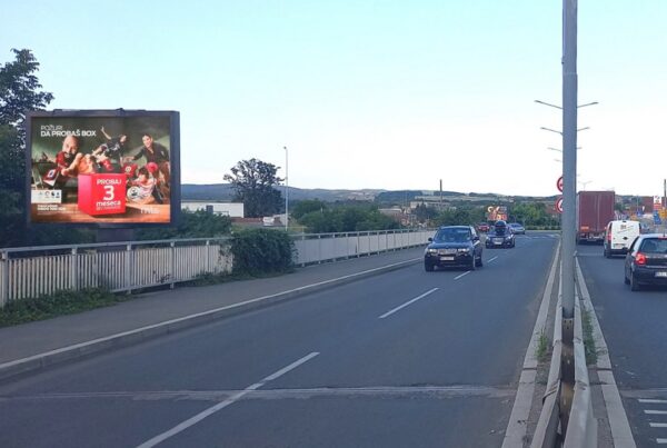 Bilbord BB 435 B, površina 4x3 metara, ulica Vidovdanska - Miloša Obilića, pre kružnog toka, izmedju Eko i Nis pumpe