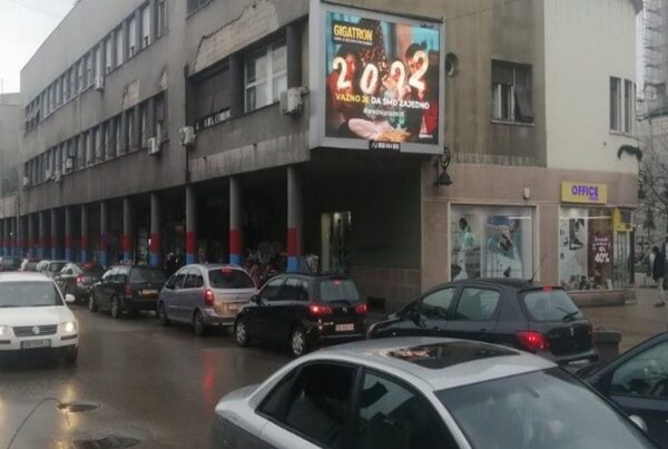 Led Ekran 141, površine 3x2 metara, lokacija: Smederevo, centar, ulica Krađorđeva, na početku pešačke zone