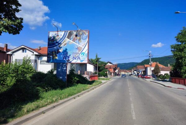 Bilbord BB-460, površine 4x3 metara, osvetljen - kod Knez Petrol pumpe u pravcu centra Vlasotinca