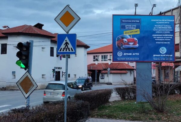 Bilbord BB-466, površine 4x3 metara, osvetljen - park u samom centru Vlasotinca