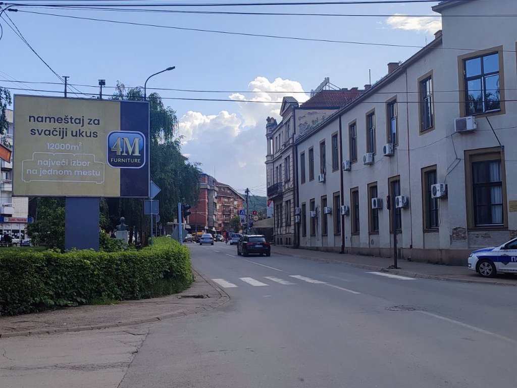 Bilbord BB-467, površine 4x3 metara, osvetljen - park u samom centru Vlasotinca