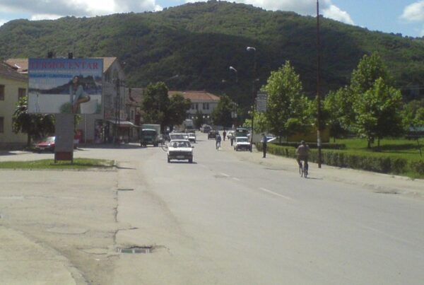 Bilbord BB-471, površine 4x3 metara, osvetljen - kod hotela Novi Zemun u pravcu hotela
